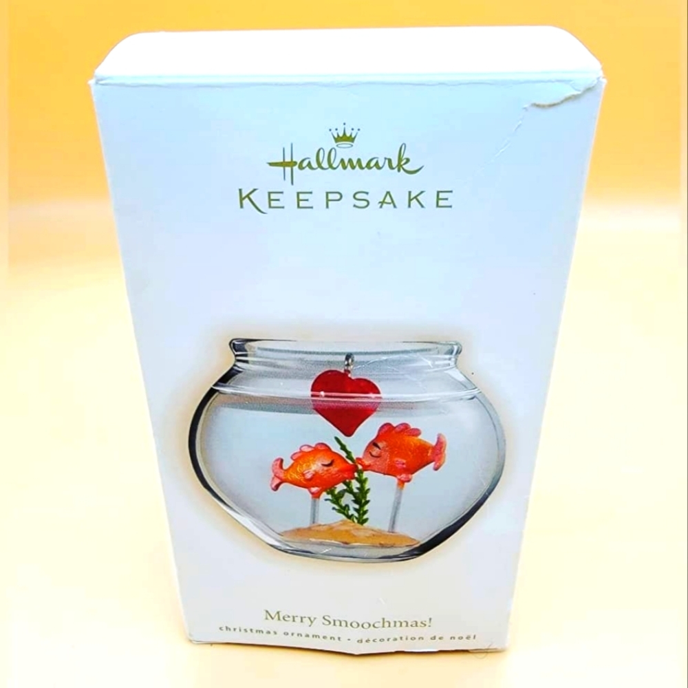 Hallmark Keepsake "Merry Smoochmas" Ornament